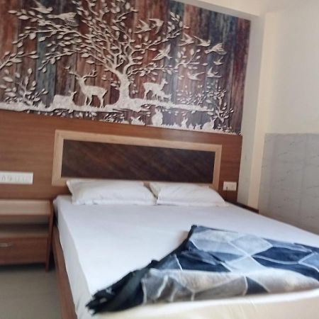 Hotel Shree Krishna Ahmedabad Extérieur photo